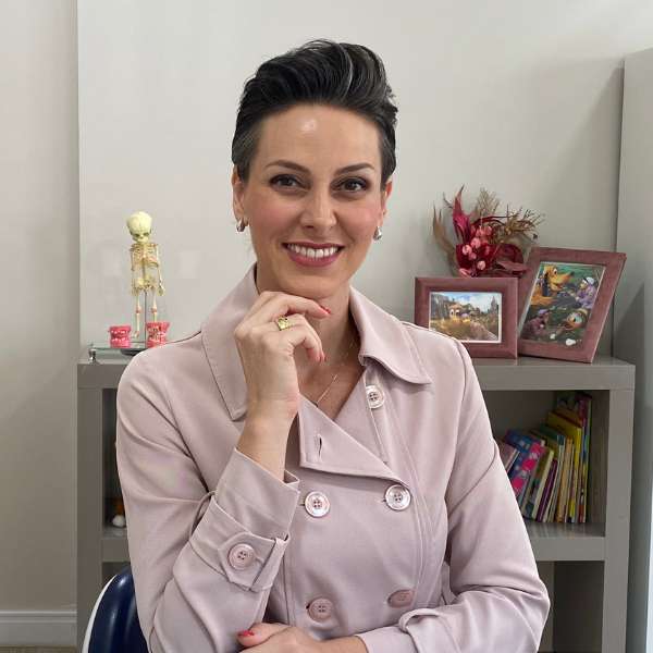 Dra. Samara Stein Barros - Odontopediatra